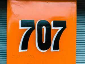 7068686477